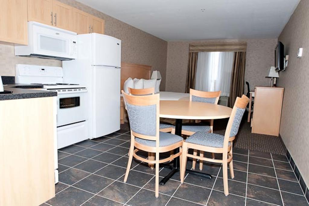 Paradise Inn And Suites Valleyview ภายนอก รูปภาพ